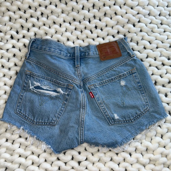 Levi’s Ribcage Shorts - Picture 3 of 4